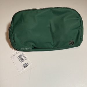 NWT Everglade Green Lululemon Everywhere Belt Bag (Smooth)